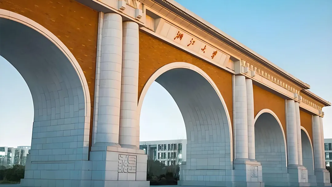浙大-紫金港校区-南门.png
