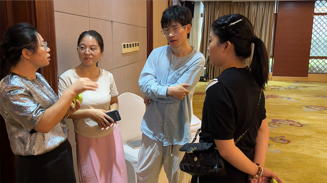 罗杰中-6.png 罗杰中-6.png